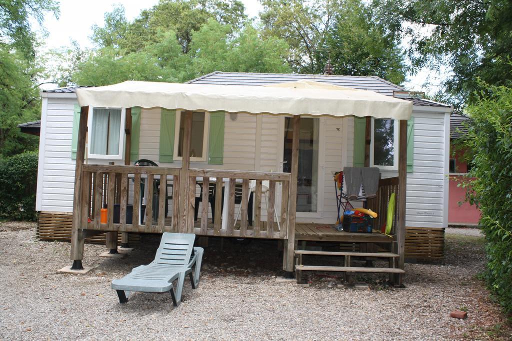 Le Camping Des 3 Lacs Belmont-Tramonet Exteriör bild